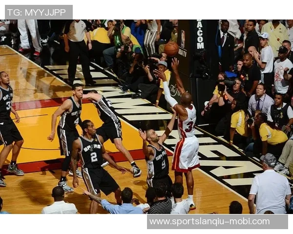 太阳队第三节发力净胜马刺13分成功反超6分迎接决胜时刻 太阳队第三节发力净胜马刺13分成功反超6分迎接决胜时刻